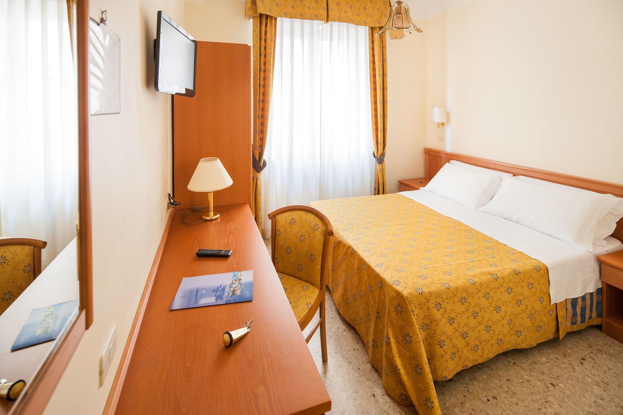 Hotel Curtis Centrale Алассио Экстерьер фото