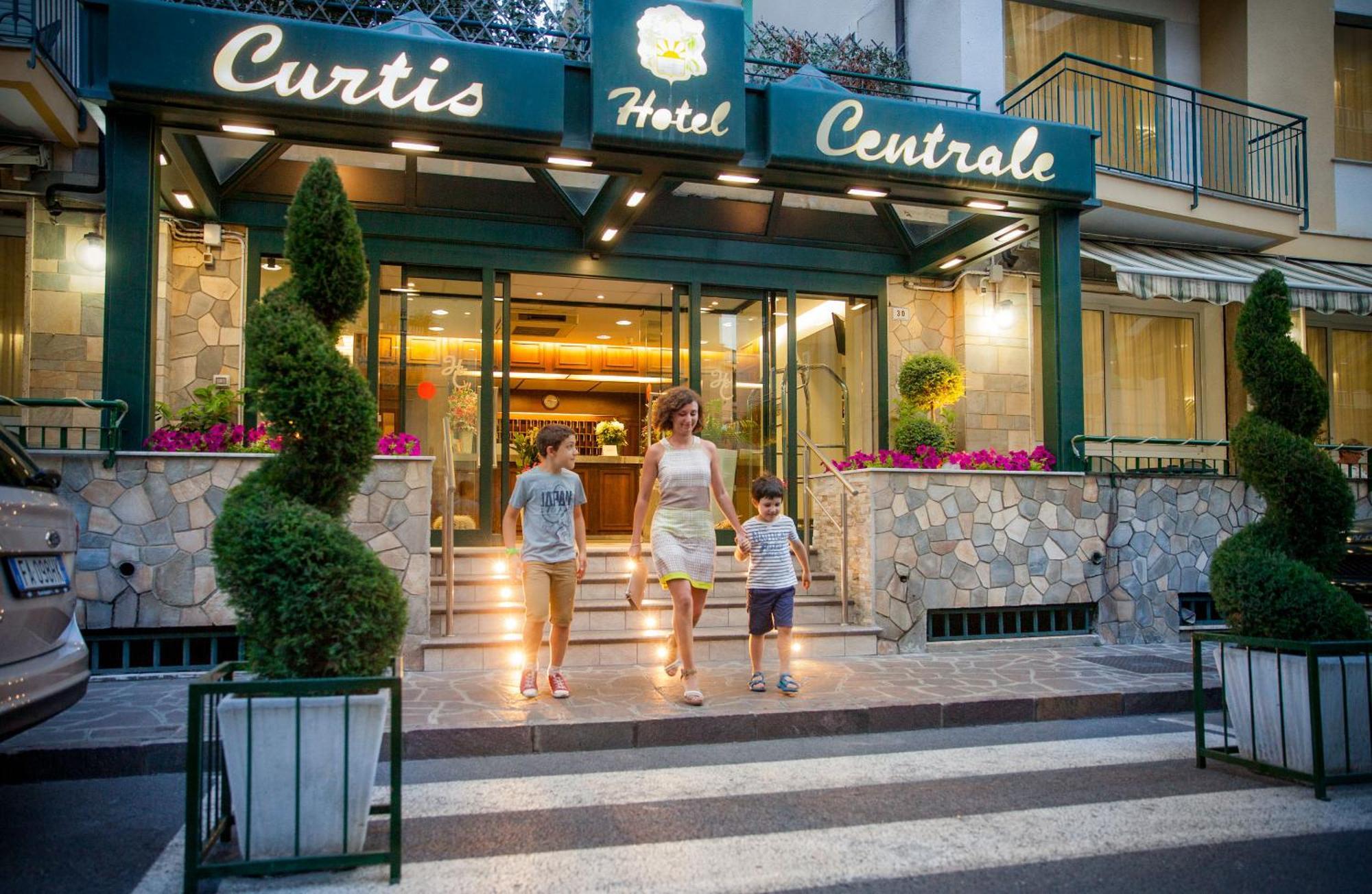 Hotel Curtis Centrale Алассио Экстерьер фото