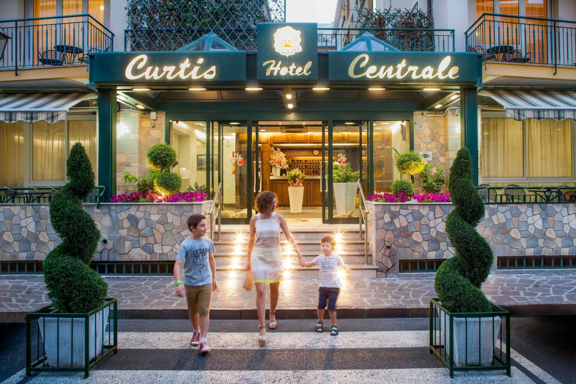 Hotel Curtis Centrale Алассио Экстерьер фото