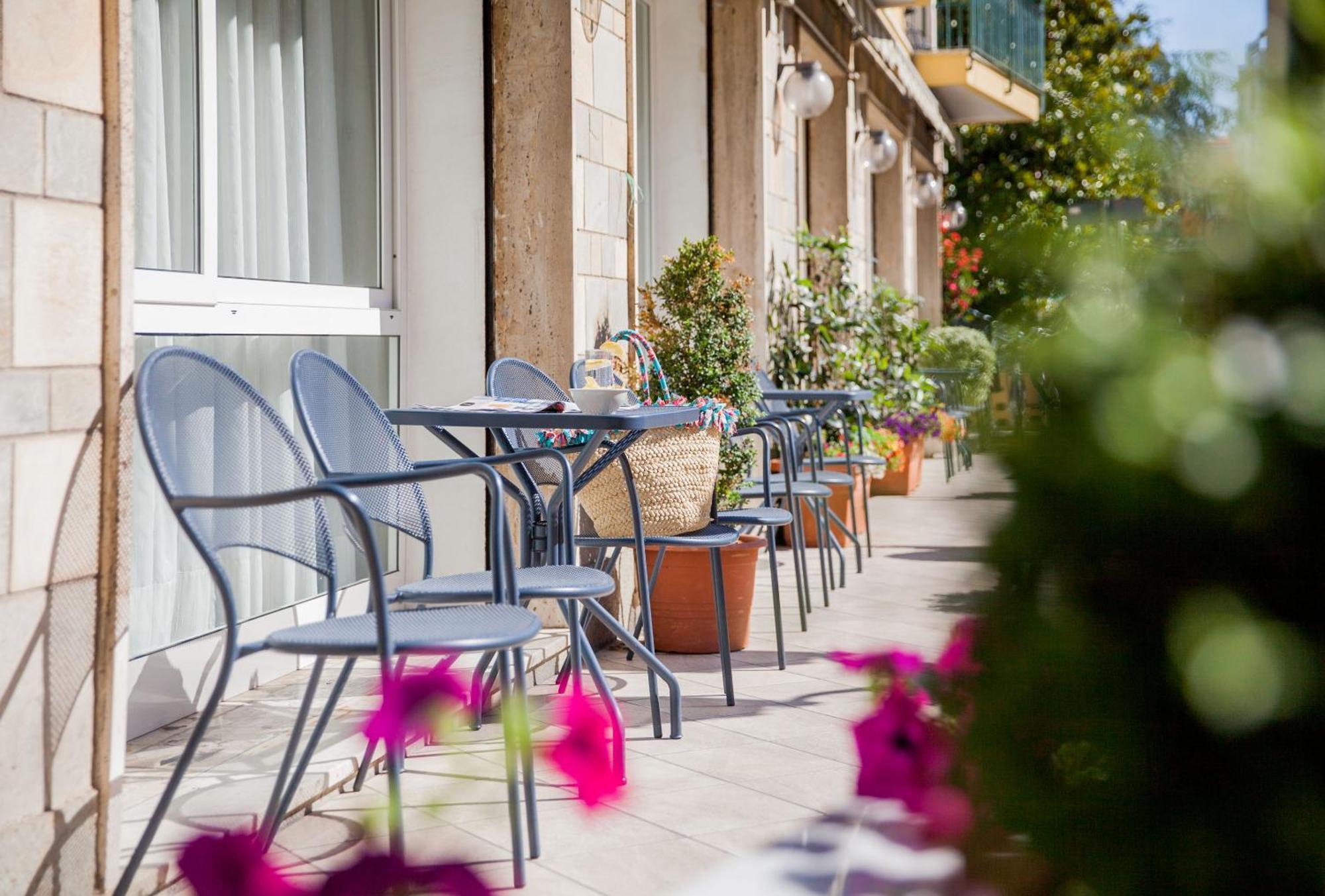 Hotel Curtis Centrale Алассио Экстерьер фото
