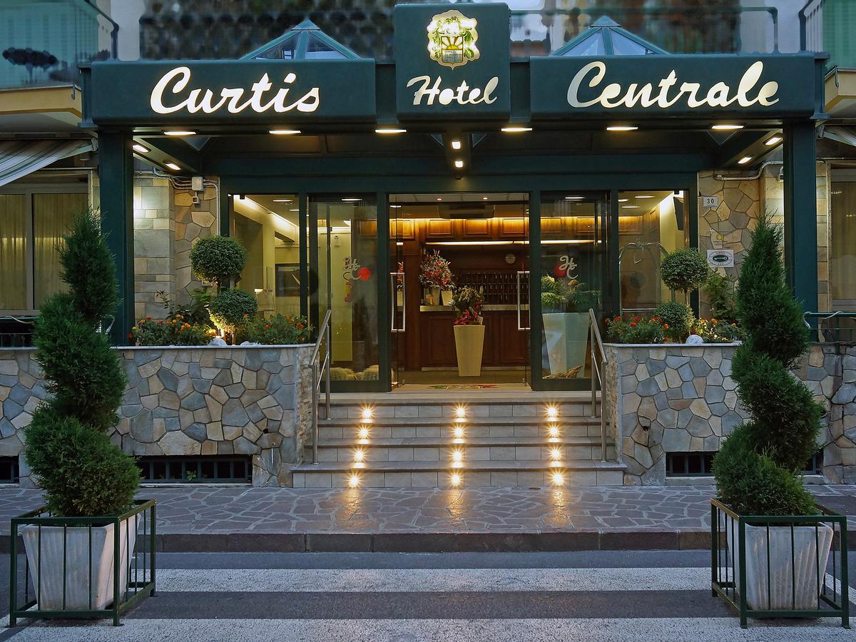 Hotel Curtis Centrale Алассио Экстерьер фото