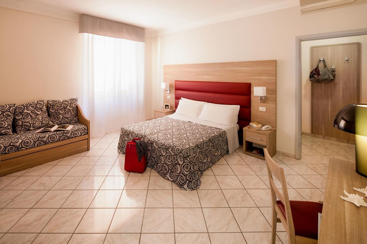 Hotel Curtis Centrale Алассио Экстерьер фото