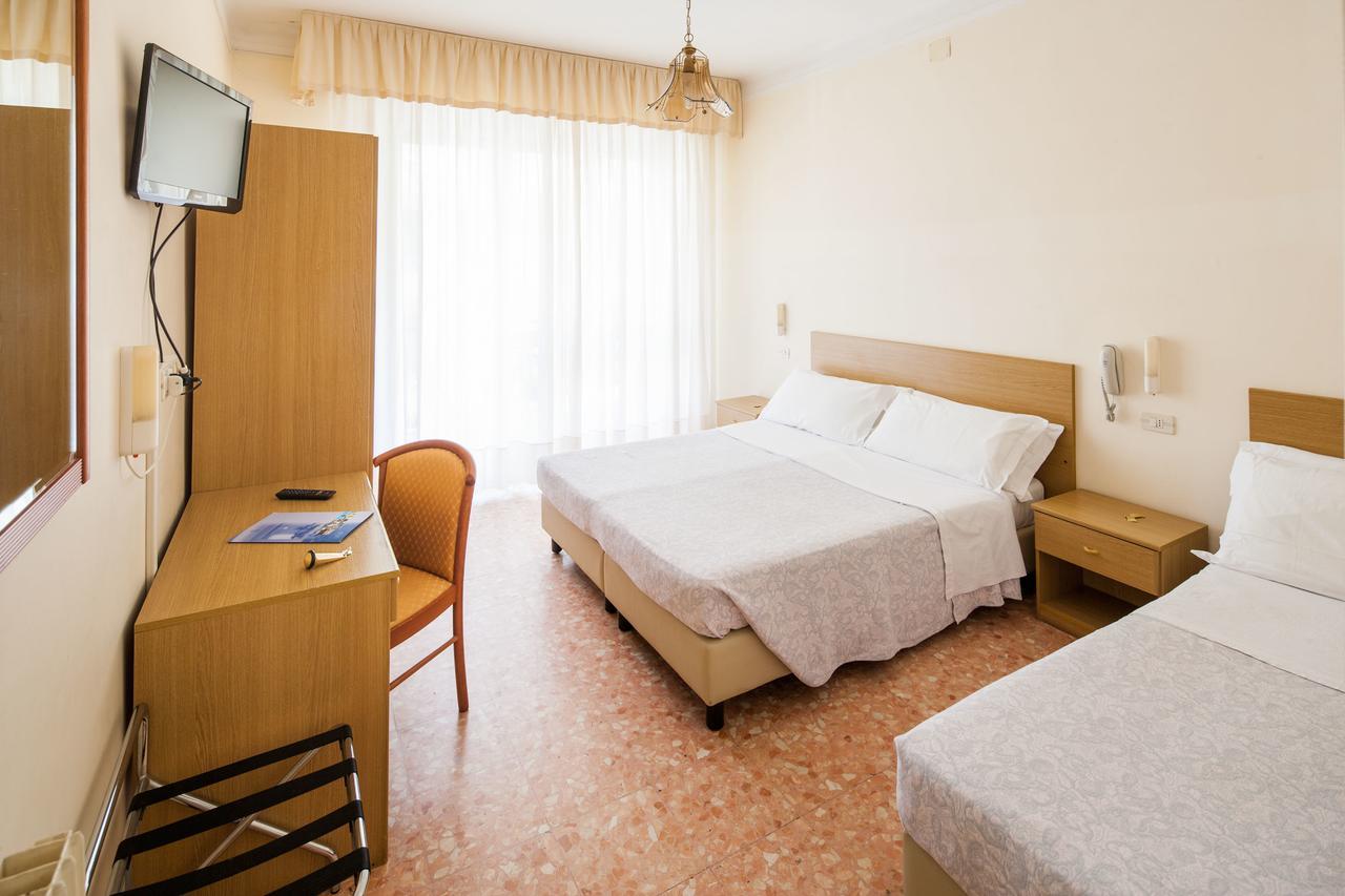 Hotel Curtis Centrale Алассио Номер фото